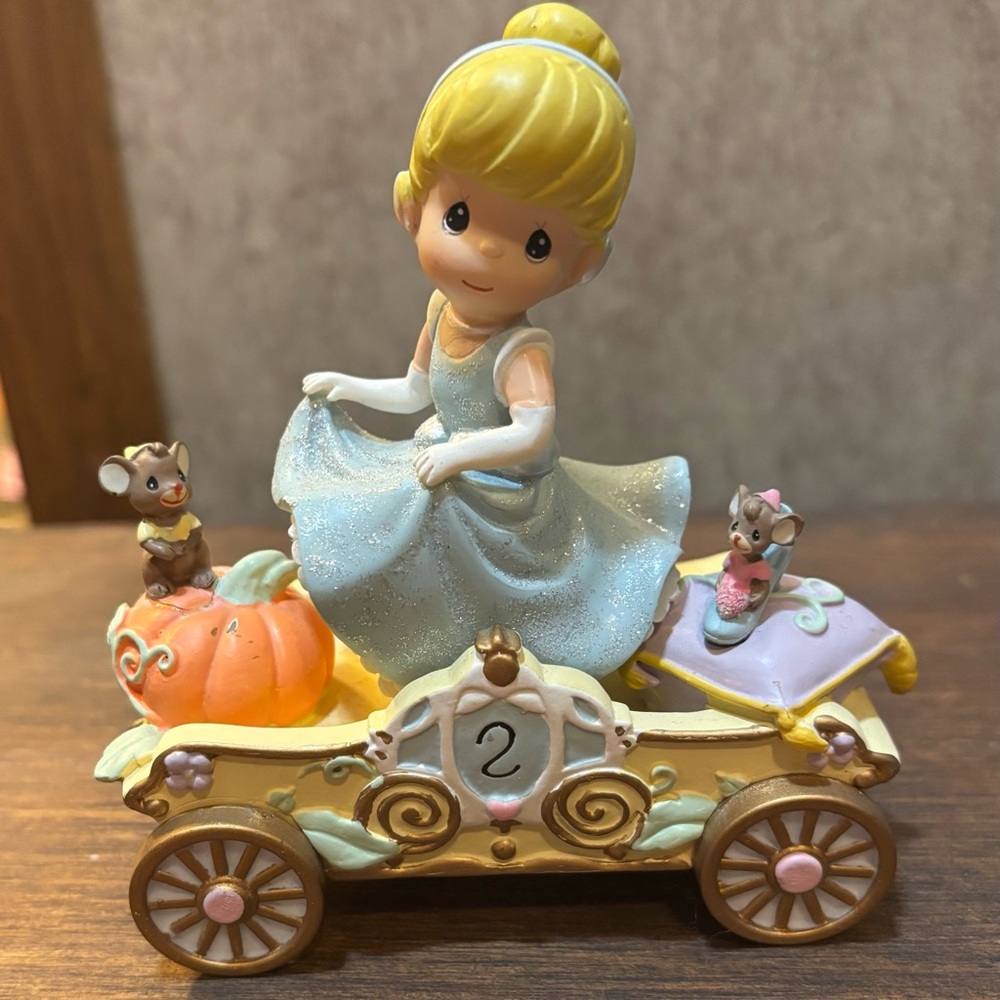 Disney Showcase Precious Moments birthday train Cinderella
